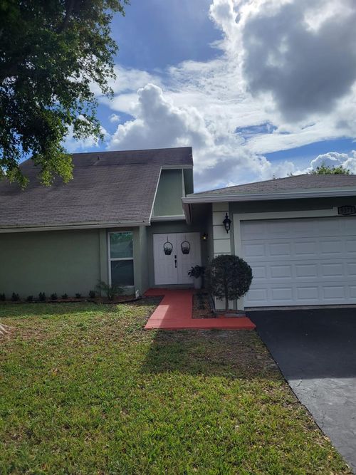 9371 Nw 33rd Pl, Sunrise, FL, 33351-7122 | Card Image