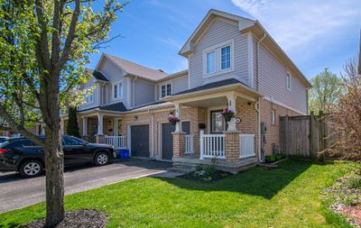 988 Southport Dr, Home with 3 bedrooms, 3 bathrooms and 3 parking in Oshawa ON | Image 3