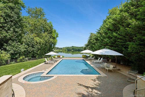 21 Lake Rd, Great Neck, NY, 11020-1609 | Card Image