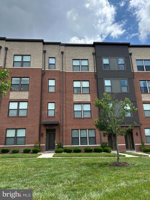 42-43 Silverway Dr, HERNDON, VA, 20170-5353 | Card Image