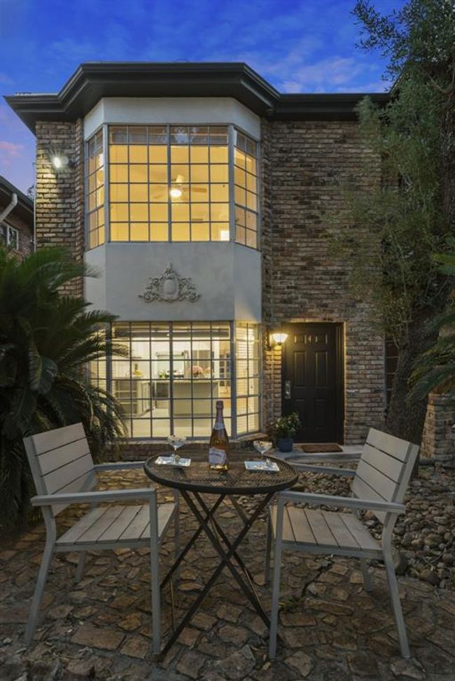 Meet me in the courtyard to unwind at the end of the day | Image 16