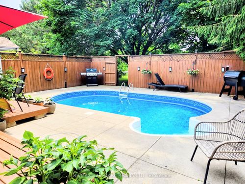 71 Robinson Crescent, Whitby, ON, L1N6W6 | Card Image