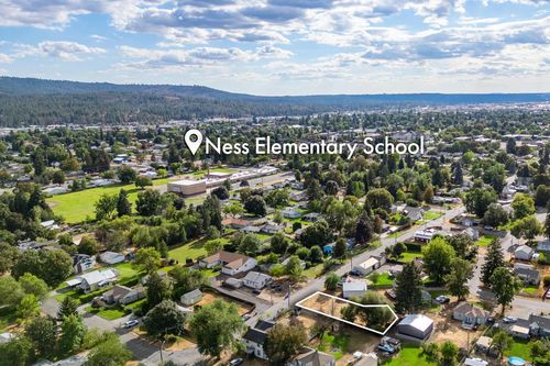 9809 E Boone Ave, Spokane Valley, WA, 99206-4009 | Card Image