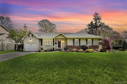 586 Seaford Ave, Massapequa, NY, 11758-4435 | Card Image