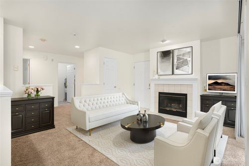 101-6525 200th St Sw, Lynnwood, WA, 98036-4518 | Card Image