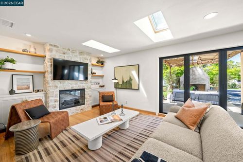 282 S Hartson, Napa, CA, 94559 | Card Image