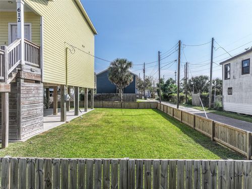 614 38th Street, Galveston, TX, 77550 | Card Image
