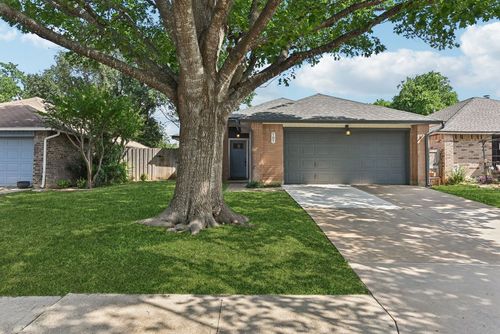 707 Clearwater Trl, Round Rock, TX, 78664-2734 | Card Image