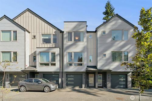 18512 Wallingford Ave N, Shoreline, WA, 98133-4227 | Card Image