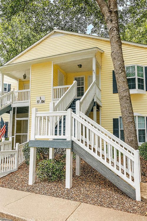 100-2092 S Sherwood Dr, Valdosta, GA, 31602-2249 | Card Image