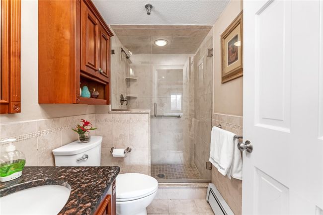 APT-405 - 200 Hoffman Ave, Condo with 2 bedrooms, 2 bathrooms and 2 parking in Cranston RI | Image 5