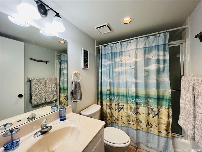 APT-401 - 10044 Ocean Dr, Condo with 3 bedrooms, 2 bathrooms and null parking in Jensen Beach FL | Image 49