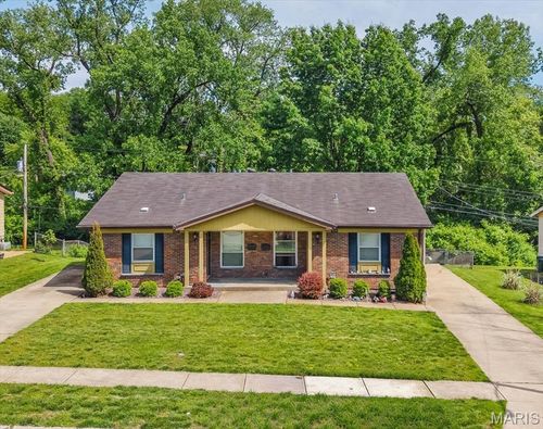 5239 Ville Anita Ct, Hazelwood, MO, 63042-1608 | Card Image