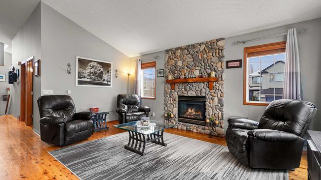 44 Bridlemeadows Common Sw, Home with 4 bedrooms, 3 bathrooms and 5 parking in Calgary AB | Image 9