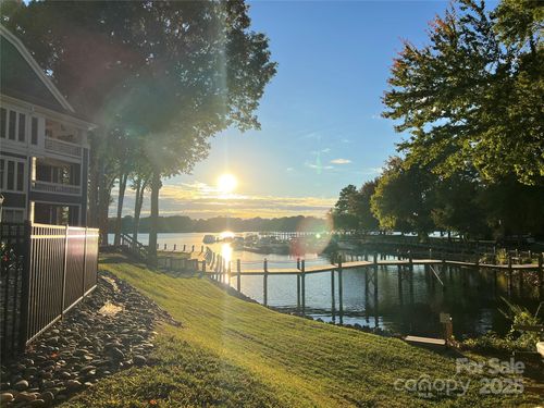 725 Southwest Dr, Davidson, NC, 28036-8926 | Card Image