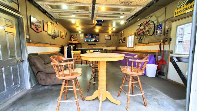 another garage "bar" pic | Image 21