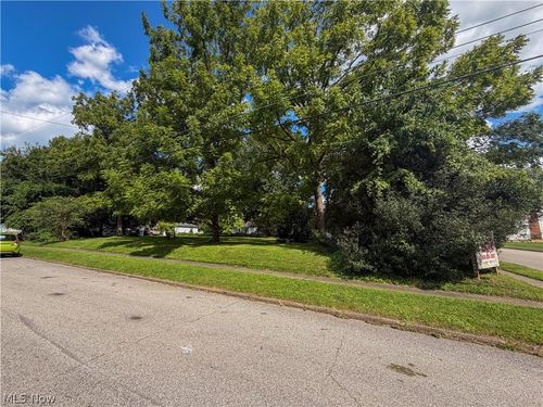 2506 Vaughan Ave, Parkersburg, WV, 26101-2764 | Card Image