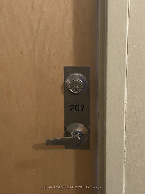 207-410 King St W, Kitchener, ON, N2G1C3 | Card Image