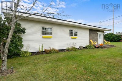 602 Main St, House other with 3 bedrooms, 2 bathrooms and null parking in Parrsboro NS | Image 2