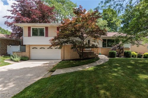 7601 Green Valley Dr, Parma, OH, 44134-6508 | Card Image