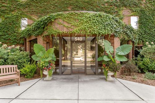 apt-1a-540 Indian Mound St, Wayzata, MN, 55391-3707 | Card Image