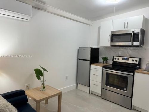 b-1270 Ne 210th Ter, Miami, FL, 33179-2029 | Card Image