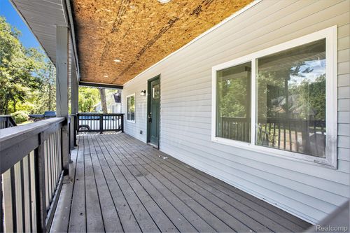 2536 Massena St, Commerce Twp, MI, 48382-3546 | Card Image