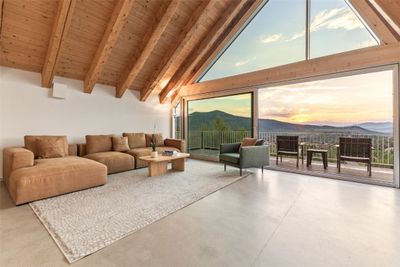 1859 River Queen Lane, Home with 3 bedrooms, 2 bathrooms and null parking in Steamboat Springs CO | Image 3