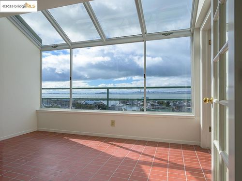 apt-302-1201 Brickyard Way, Richmond, CA, 94801-4141 | Card Image