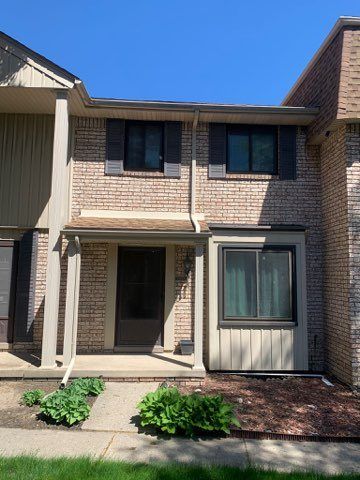 Yorkshire Ln, Warren, MI 48088