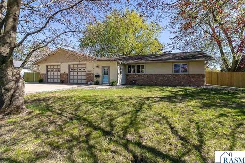 1425 Rice Lake St, Owatonna, MN, 55060-3139 | Card Image