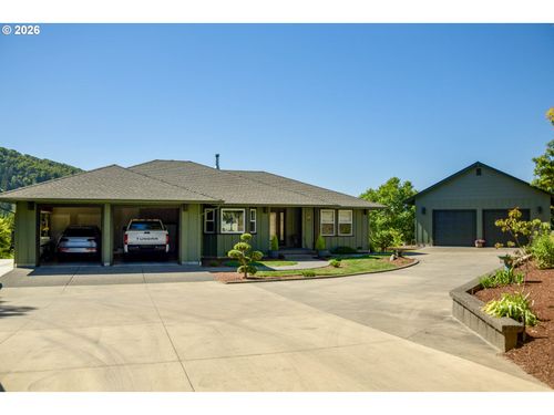 3952 Del Rio Rd, Roseburg, OR, 97471-9572 | Card Image