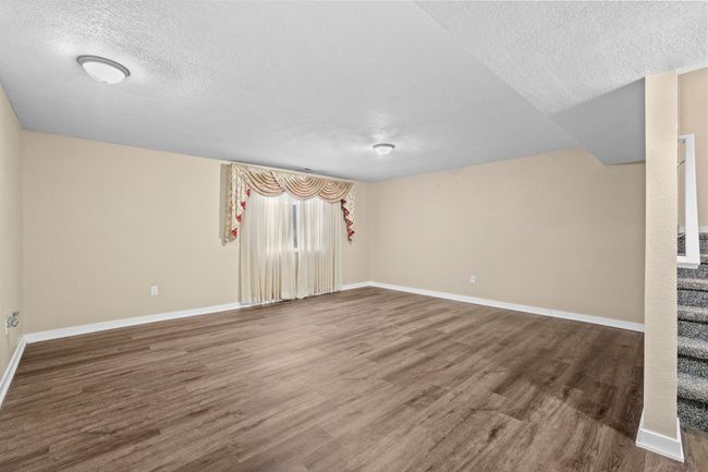 5506 145 Th St, Home with 5 bedrooms, 4 bathrooms and null parking in Urbandale IA | Image 18