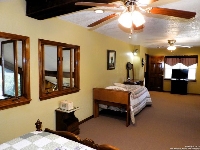 3078 Goat Hill Rd, House other with 4 bedrooms, 4 bathrooms and null parking in Lakehills TX | Image 32
