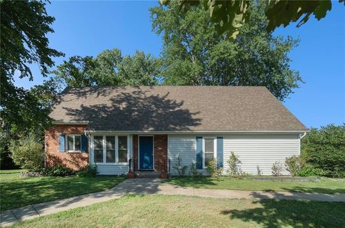 212 S Montclaire Dr, Olathe, KS, 66061-3829 | Card Image