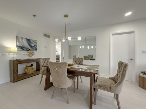 apt-303-250 181st Dr, Sunny Isles Beach, FL, 33160-2768 | Card Image