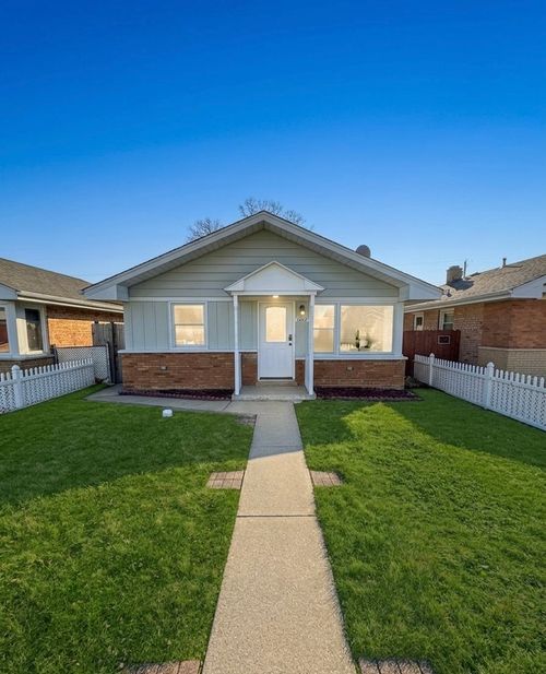 7609 Lockwood Ave, Burbank, IL, 60459-1432 | Card Image