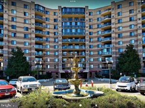 unit-811-8370 Greensboro Dr, MCLEAN, VA, 22102-3523 | Card Image