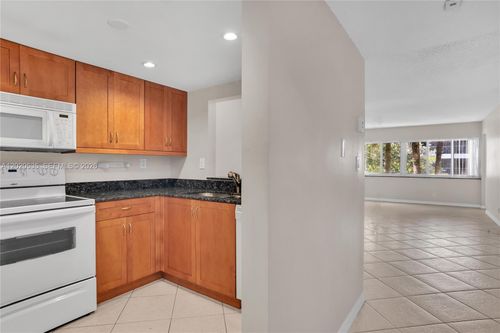 201-100 Lakeview Dr, Weston, FL, 33326-2505 | Card Image