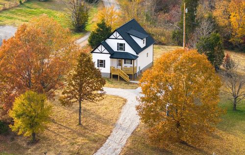 848 Franklin Rd, Charlotte, TN, 37036-6428 | Card Image