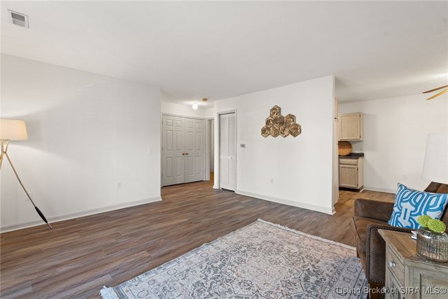 207 Colonial Club Dr, Condo with 2 bedrooms, 2 bathrooms and null parking in New Albany IN | Image 6