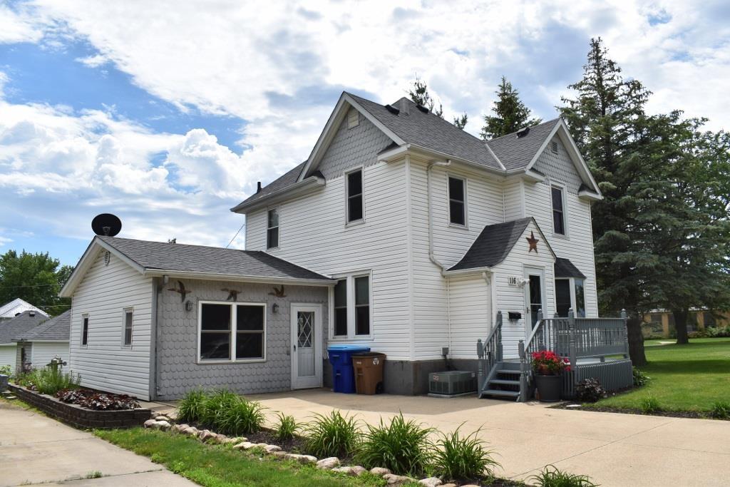 5th St, Oelwein, IA 50662