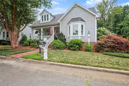 105 Saint Mary Dr, Kernersville, NC, 27284-2291 | Card Image