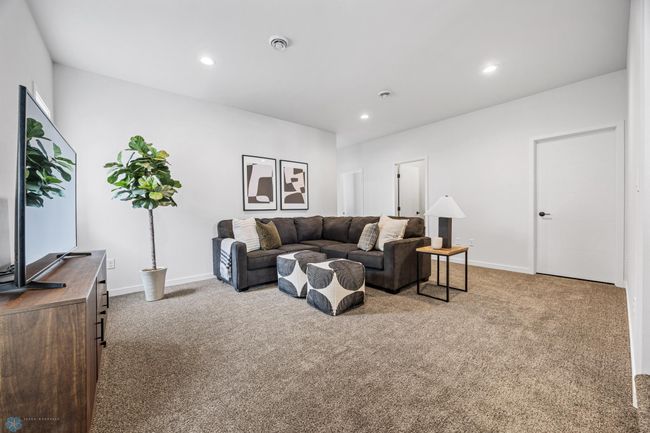 Family Room | Image 25