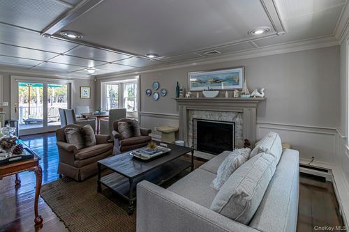 6 Bayview Ter, Hampton Bays, NY, 11946-1120 | Card Image