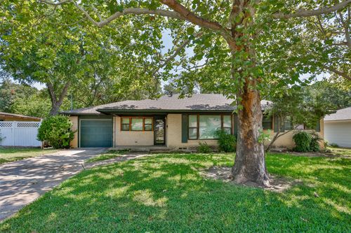 1212 Whaley Drive, Gainesville, TX, 76240 | Card Image