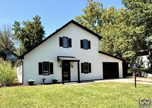2213 Se Shawnee Dr, Tecumseh, KS, 66542-9417 | Card Image