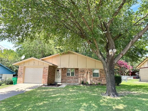 901 W Star St, Gainesville, TX, 76240-3063 | Card Image