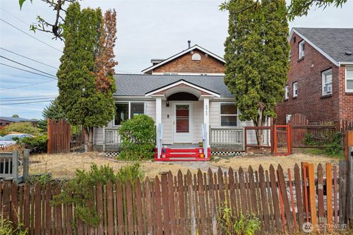 6902 35th Ave Sw, Seattle, WA, 98126-3211 | Card Image