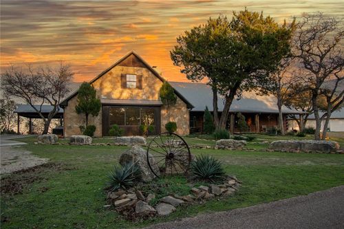 848 Canyon Oaks Rd, Crawford, TX, 76638-2720 | Card Image